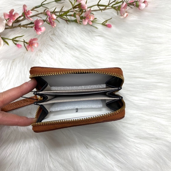 👝🐌 MARC JACOBS Leather Zip Wallet 🐌👝 - Picture 10 of 16
